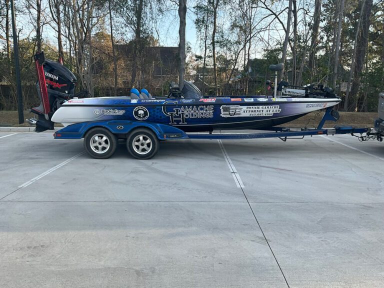 Showcasing Marine Wrap Graphics With Clear Photography